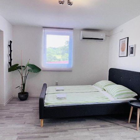 Tusilovic Apartman Castle מראה חיצוני תמונה