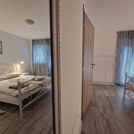 Tusilovic Apartman Castle מראה חיצוני תמונה
