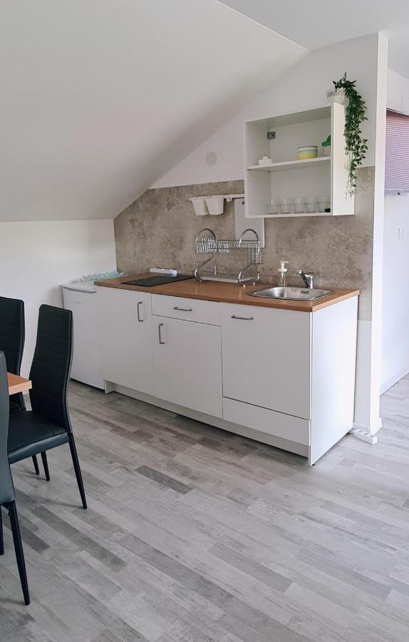 Tusilovic Apartman Castle מראה חיצוני תמונה