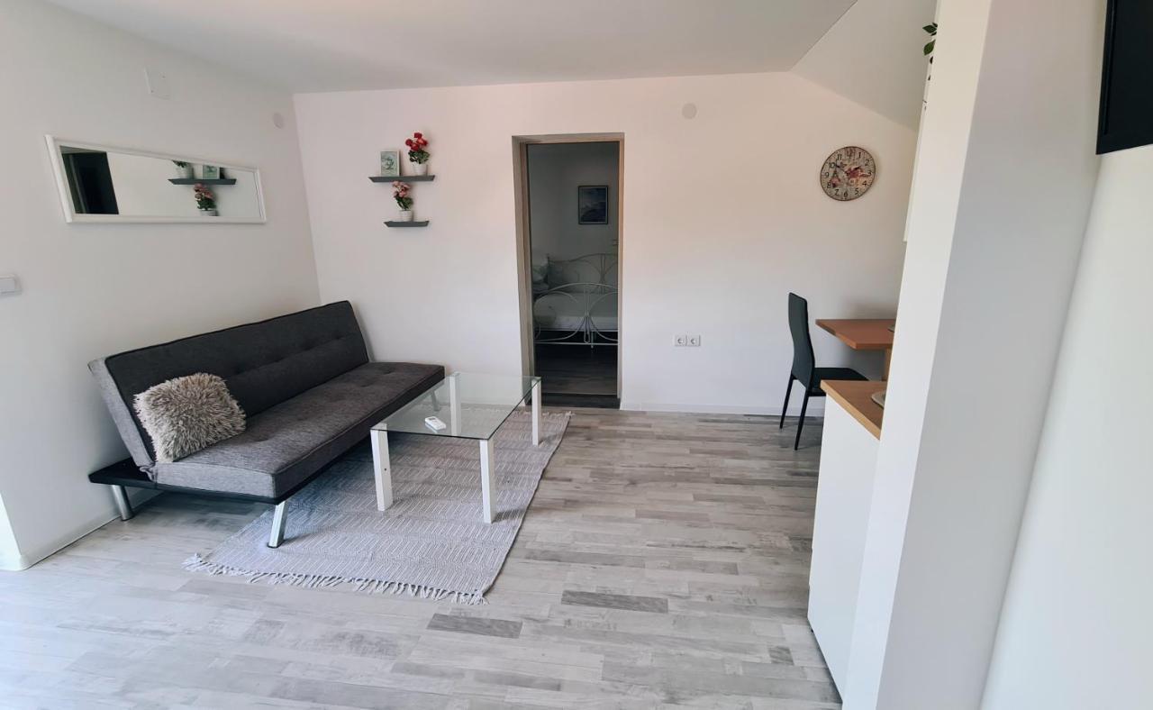 Tusilovic Apartman Castle מראה חיצוני תמונה