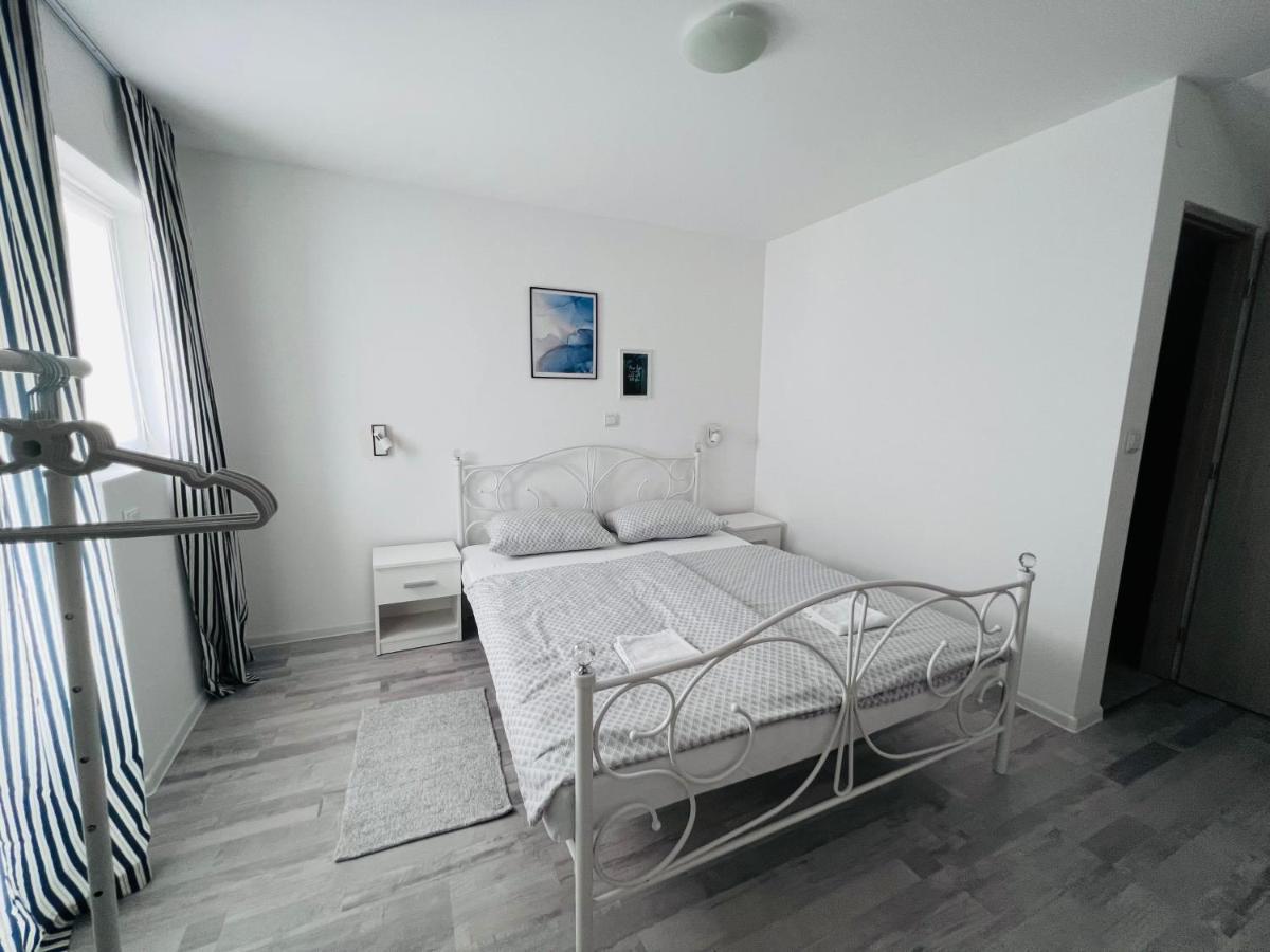 Tusilovic Apartman Castle מראה חיצוני תמונה
